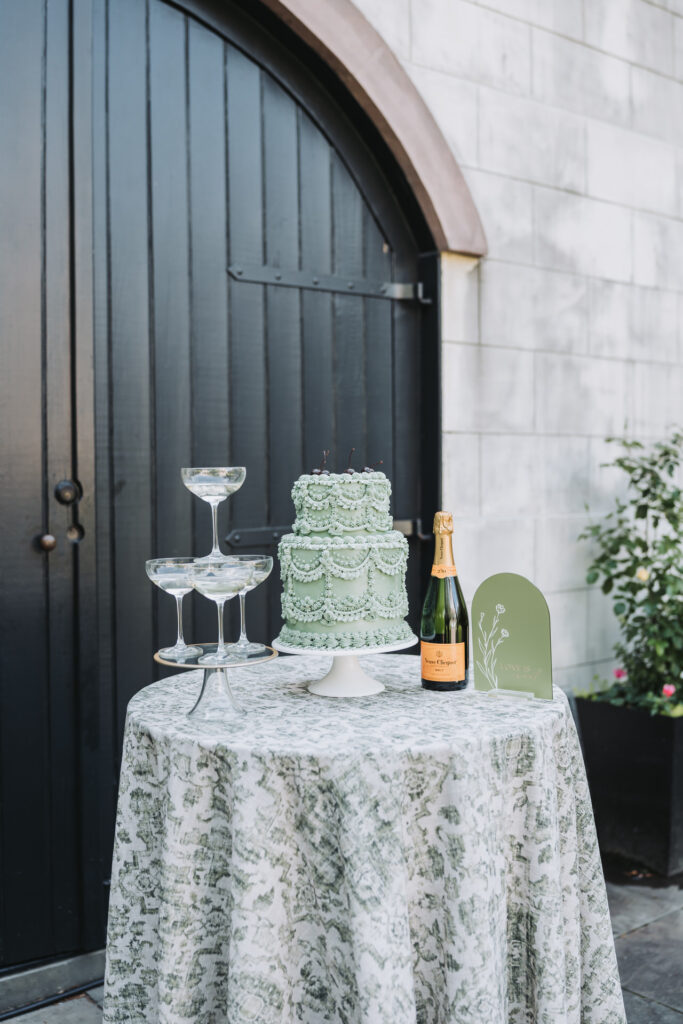 Wedding cake at Harper Fowlkes House Wedding Venue.