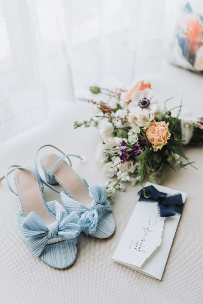 Blue shoes, bouquet and letter from groom
