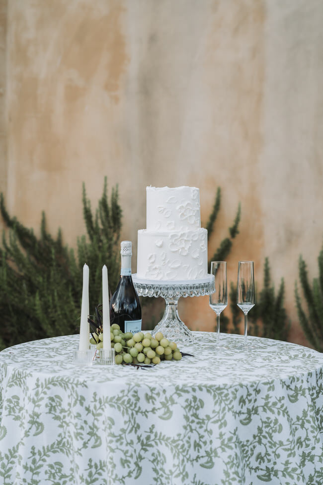 wedding cake with green grapes